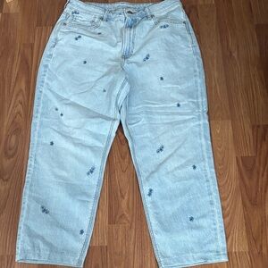 American Eagle Mom High Rise Floral Embroidered  Cropped Denim Jeans Sz14